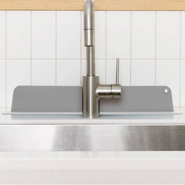 Protection anti-éclaboussures pour évier