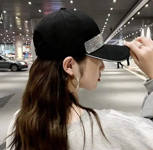 Casquette pour Femme avec Bande en Strass - Tendance 2024