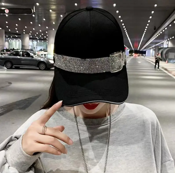 Casquette pour Femme avec Bande en Strass - Tendance 2024